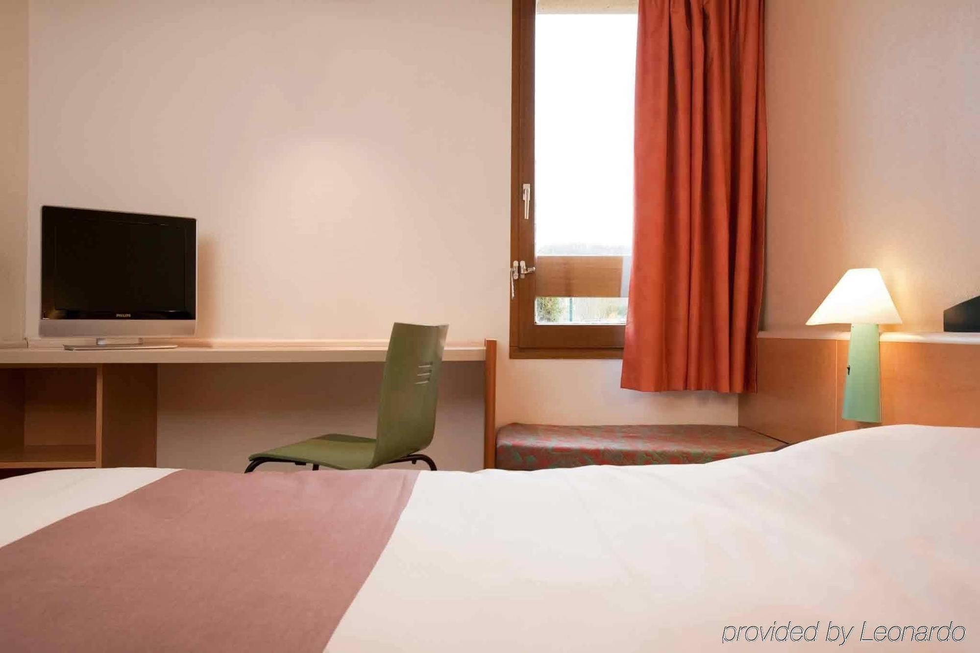 Hotel Ibis Creil Sur Oise Villers-Saint-Paul Exterior foto